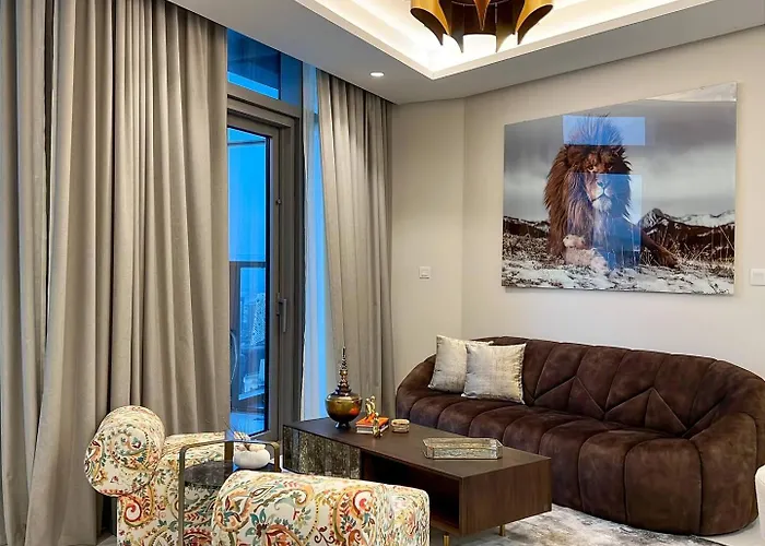 Keyrock Living - Burj Khalifa View Retreat With Pool