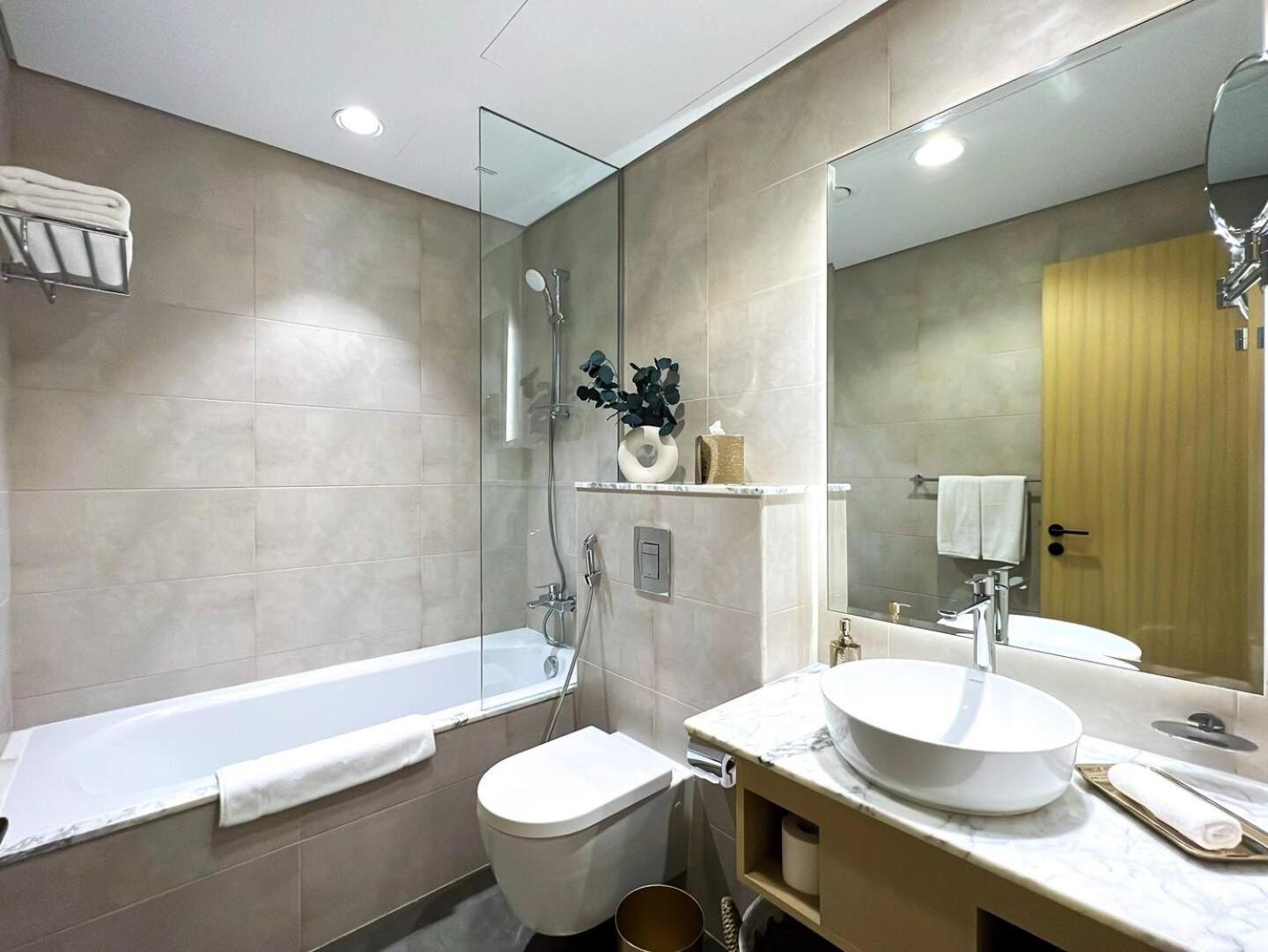 Keyrock Living - Burj Khalifa View Retreat With Pool Apartment *